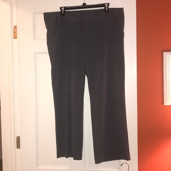 Daisy Fuentes Pants - Daisy Fuentes size 16 gray dress capris.